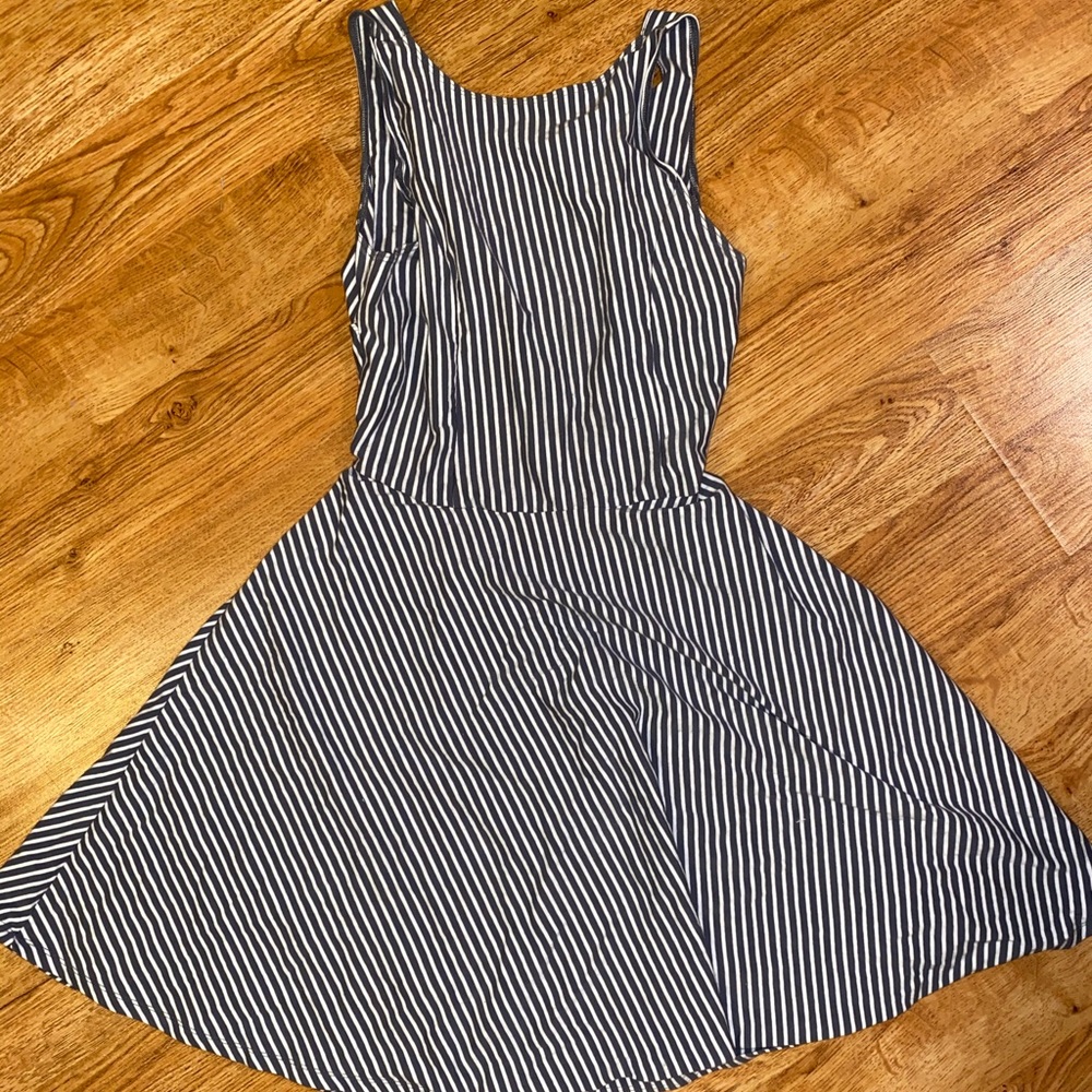 Hollister crisscross/open back dress!